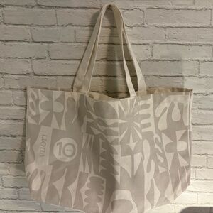 Vuori Cream and Gray Tote Bag